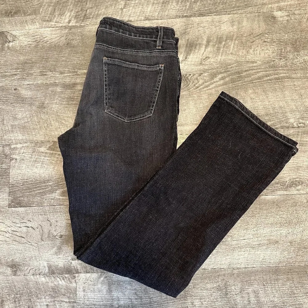Eileen Fisher Straight Leg Denim in Size 8 Grey Wash
